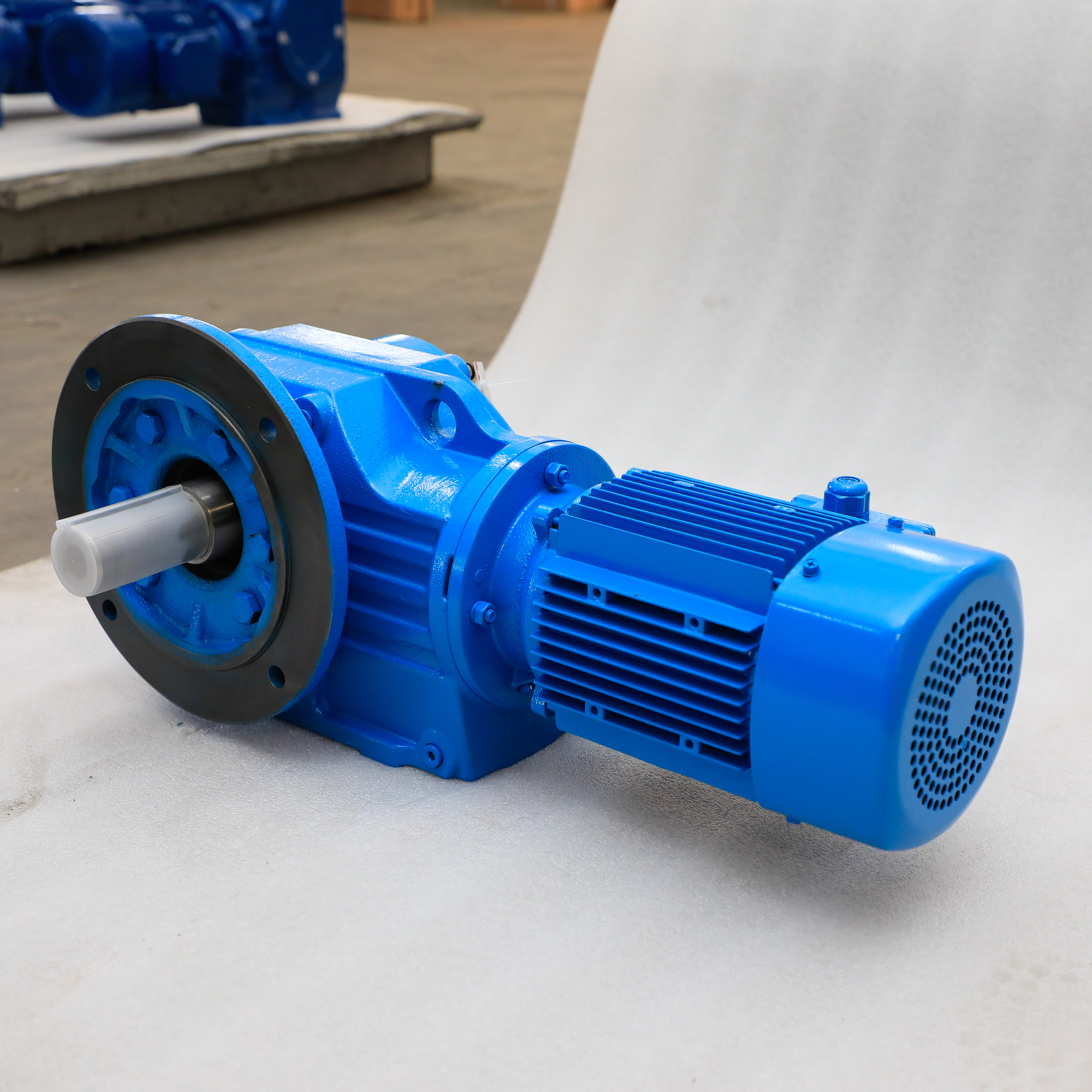 Helical bevel gearbox mounting configurations and installation